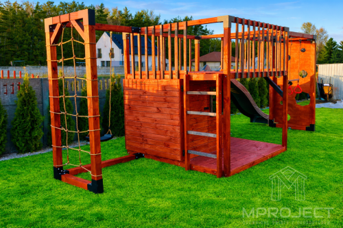 modern fa játszótér