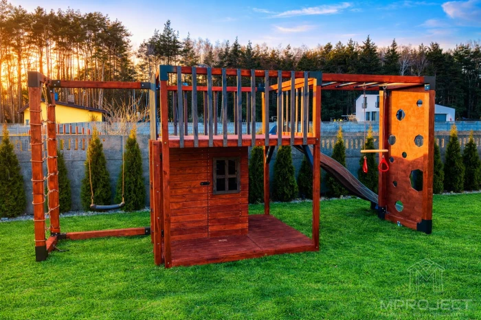 modern fa játszótér