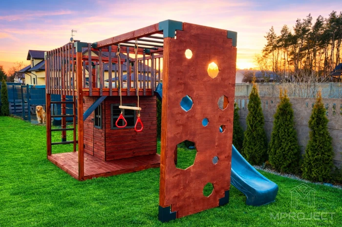 modern fa játszótér